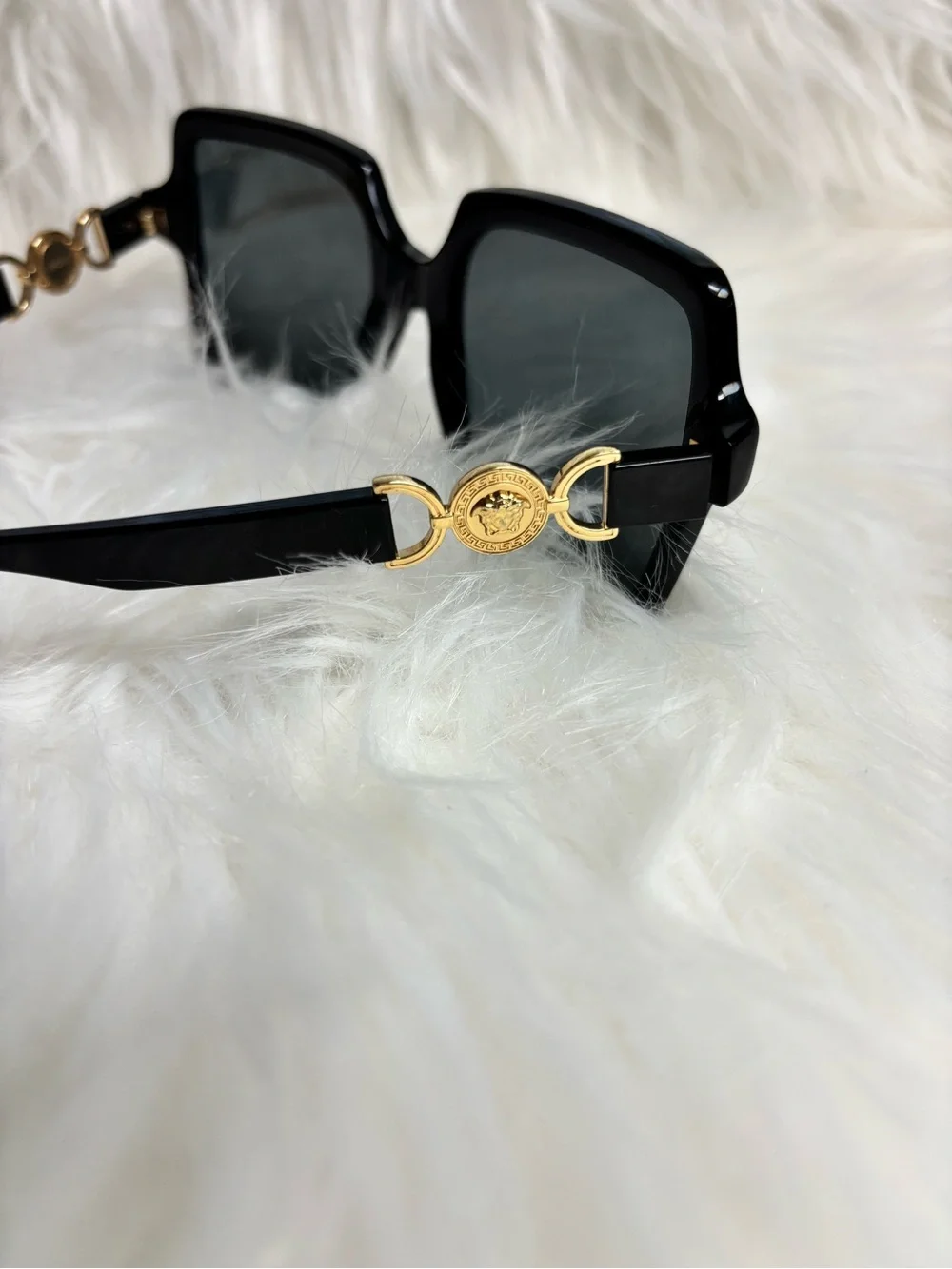 * | Versace | VE4441 Women's Sunglasses in Black. Size 55mm.